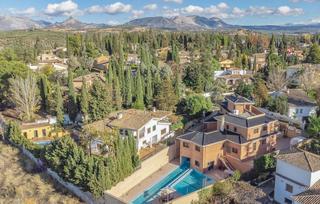 Xalet a Albolote. Vive el lujo y la seguridad en cortijo del aire, granada!