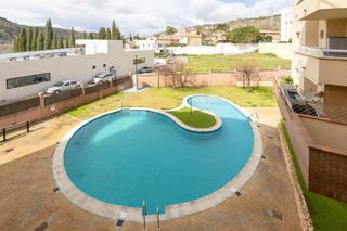 Piso  Calle de doñana. Estupendo piso con garaje y piscina en lancha de cenes.