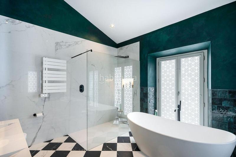 Foto c1bc71e1-df72-4894-9c79-39c9558aa0d0. Chalet villa en el corazón del realejo de nueva construcción. en Granada