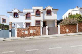 Towny house  Calle islas atlánticas. Venta de casa pareada en granada zona ctra. de la sierra