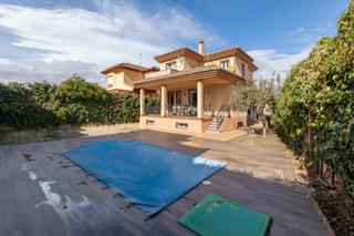 Chalet à Residencial Triana - Barrio Alto. Estupenda vivienda en urb. los chopos de las gabias