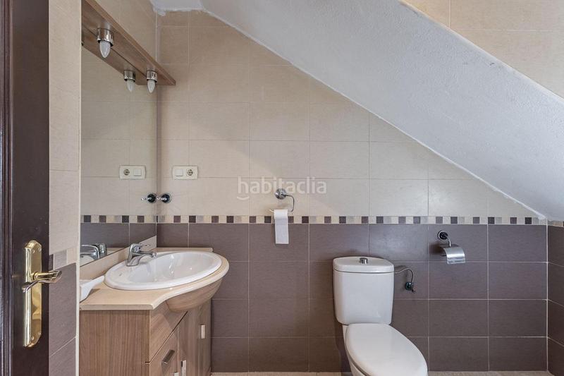 Foto 1f23b099-fd83-460c-ba5e-9fbec03b0587. Casa adosada adosado con dos viviendas independientes ideal para vivir o invertir! en Armilla