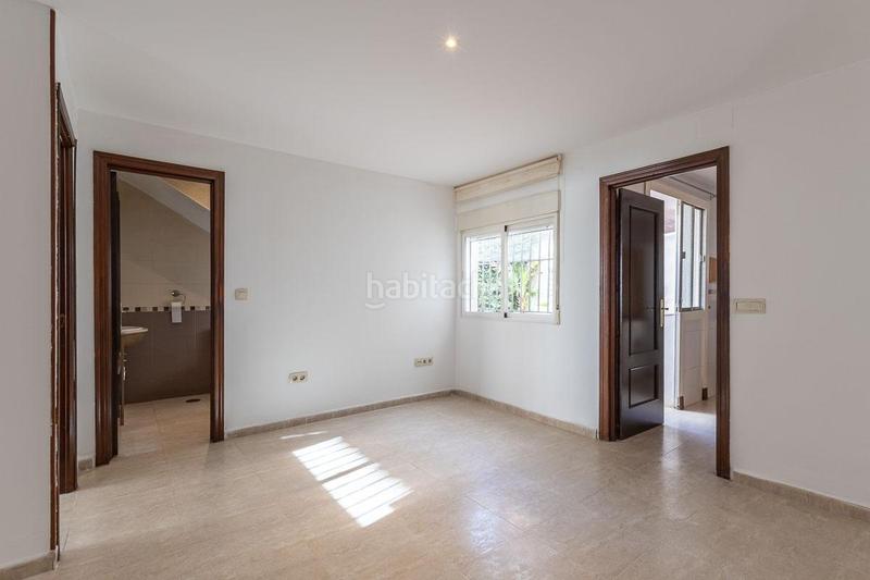 Foto d5fac02b-0643-4483-b24d-449722103359. Casa adosada adosado con dos viviendas independientes ideal para vivir o invertir! en Armilla