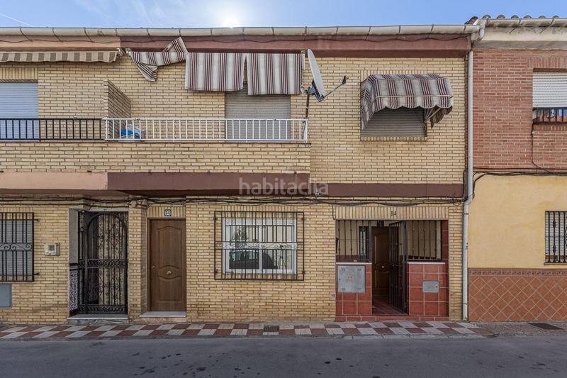 Foto eb34f6a7-dd03-4e74-aeec-8bd00c704eae. Casa adosada adosado con dos viviendas independientes ideal para vivir o invertir! en Armilla
