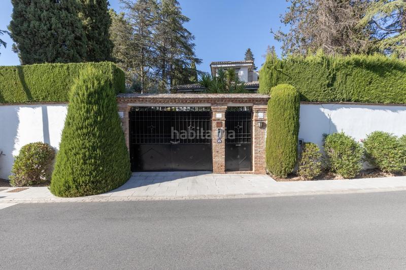 Foto a18f23eb-d89a-48d6-b811-ab5e9ba58663. Chalet magnifico chalet con amplios jardines y piscina en cortijo del aire! en Albolote