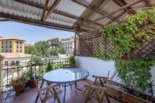 Casa adossada en Centro - Sagrario. Vivienda con licencia turstica junto al arco de elvira