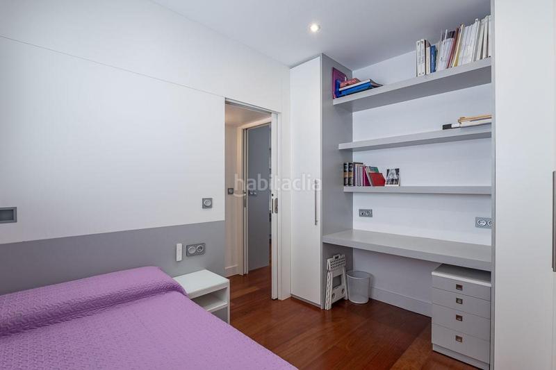 Foto d17b5820-55d4-41d9-8727-97d2b41c9235. Casa en concepcion 8 vivienda junto a plaza mariana pineda en Granada