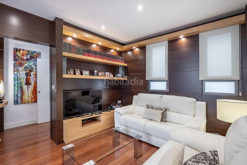 Foto d74c35c2-7994-4bf2-8f14-94d72fa623aa. Casa en concepcion 8 vivienda junto a plaza mariana pineda en Granada