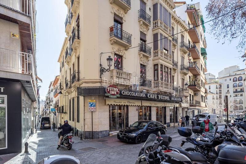 Foto e3b33ff6-7685-411d-9437-ae831c00add8. Casa en concepcion 8 vivienda junto a plaza mariana pineda en Granada