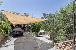 Masia a Barrio de la Vega. Finca con dos viviendas independientes y gran piscina en los lla