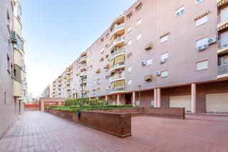 Appartement  Calle arzobispo pedro de castro. Hogar ideal. 4 dormitorios. garaje. calefacción. vistas despejad