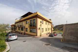 Piso en Cájar. Encantador piso de 3 dormitorios en cájar