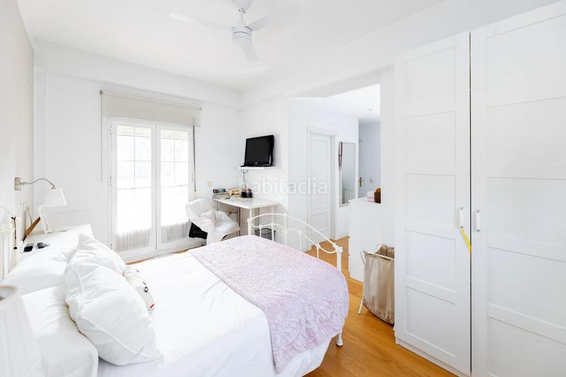 Foto 8a8d7e6a-f2a0-4b2d-a8c2-e1a36b29be8f. Casa a schiera con riscaldamento parcheggio piscina in Granada