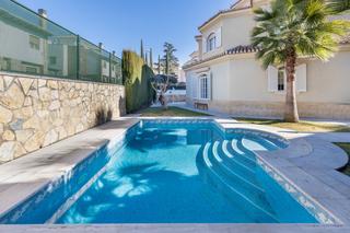 Chalet à Camino de los Neveros - Serrallo. Exclusivo chalet en granada capital