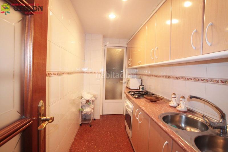 Foto dc548711-b901-4a48-ab64-5730fd4a6dbc. Alquiler piso apartamento amueblado en alquiler en zona alminares, calefacción central, comunidad incluida. en Granada