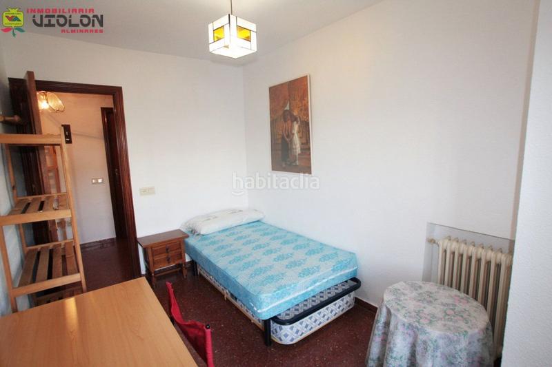 Foto e777db57-360d-4ec0-a10b-a58fb18ee120. Alquiler piso apartamento amueblado en alquiler en zona alminares, calefacción central, comunidad incluida. en Granada