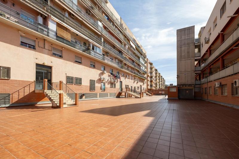 Foto f558dea2-3b6c-4914-b6b3-dd08a1a1704a. Appartement avec parking dans Joaquina Eguaras Granada