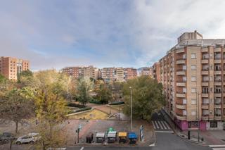 Etagenwohnung in Calle pérez galdós 7. Amplio piso de 4 dormitorios junto al parque rafael fernández pi