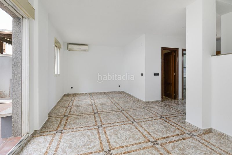 Foto ae9b616d-4787-4a08-b5d1-ad5cb523d981. Dúplex amb aparcament a Ogíjares