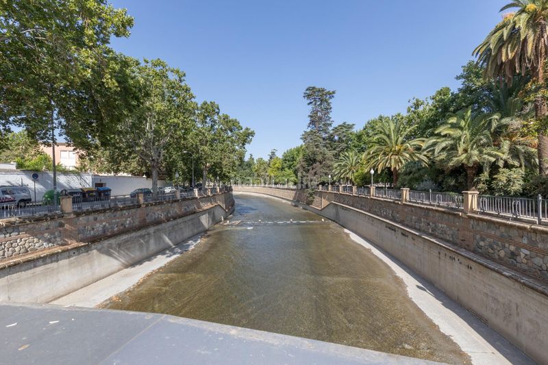 Foto 19eec1c7-cd47-4a23-99a0-e3f75d9e51ac. Edificio en del pescado 5 edificio en venta junto al salón en Granada