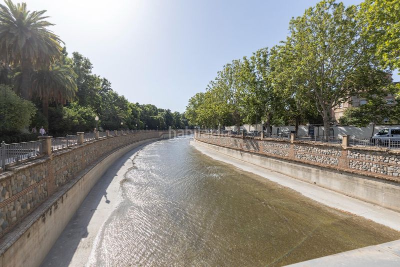 Foto 527f3c4a-058a-4dff-9aa6-8e33043ea7a3. Edificio en del pescado 5 edificio en venta junto al salón en Granada