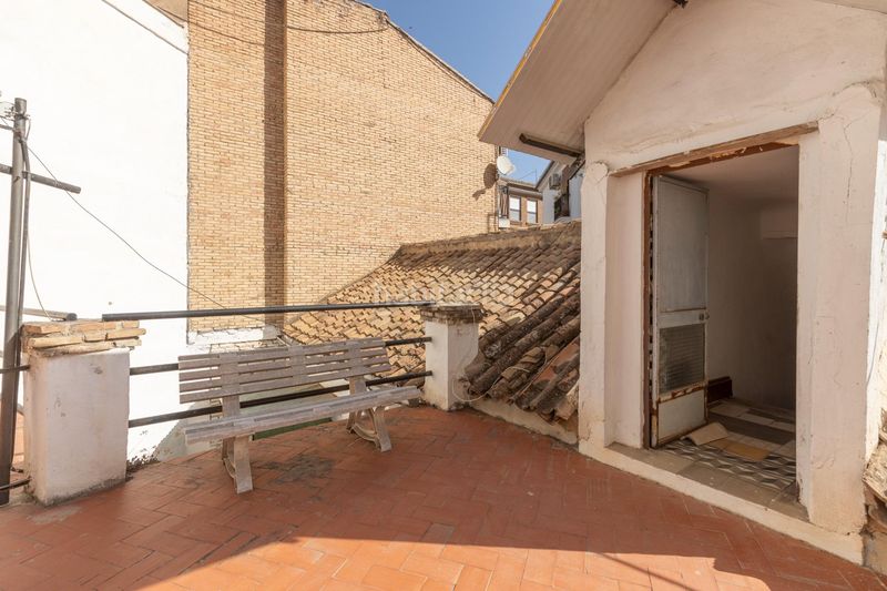 Foto 901abc36-e8f7-47ec-af83-8a0c37efce97. Edificio en del pescado 5 edificio en venta junto al salón en Granada