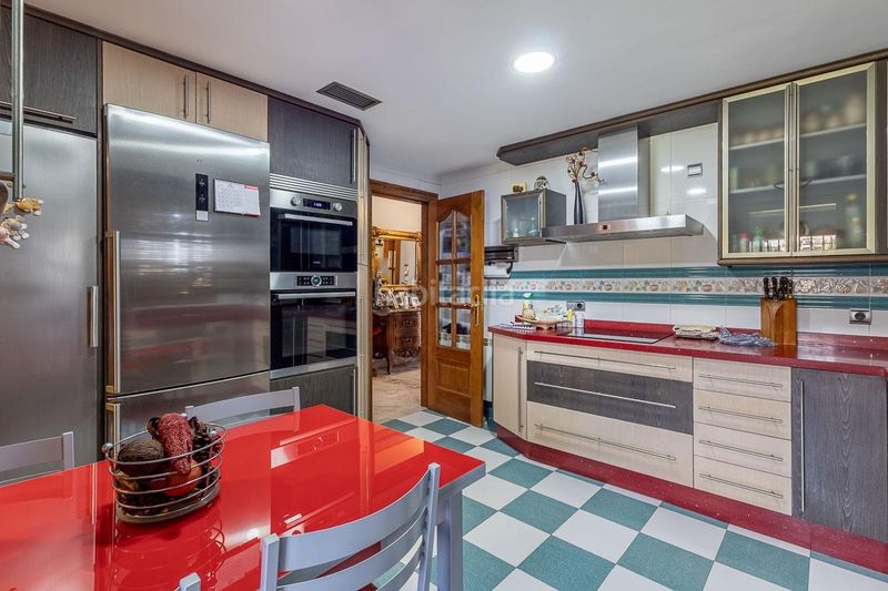 Foto 0d3e71e9-b020-4b4c-b1cd-69e4ff3ea1c9. Casa amb aparcament piscina a Barrio de la Vega Monachil