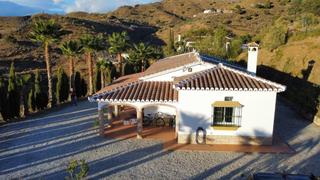 Casa a Viñuela. Hermosa casa de campo en la viñuela