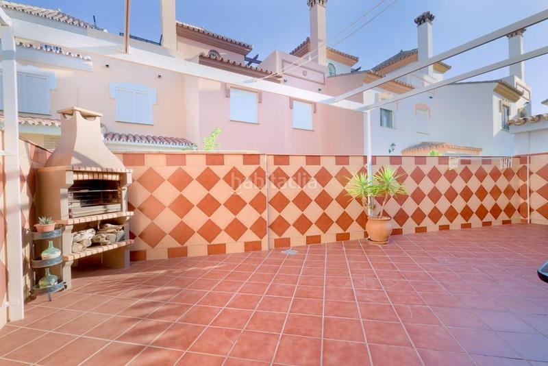 Foto 0e22e4c8-8635-4eff-813c-b34be896aa14. Reihenhaus mit parking pool in Viña Málaga Torre del Mar