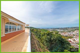 Casa a Algarrobo Pueblo. Precioso chalet amplio y con terreno de 3750m en algarrobo
