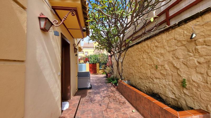 Foto f63a3cbd-b5e4-4056-93b1-d079a8215cf8. Casa aparellada amb calefacció aparcament piscina a Rincón de la Victoria