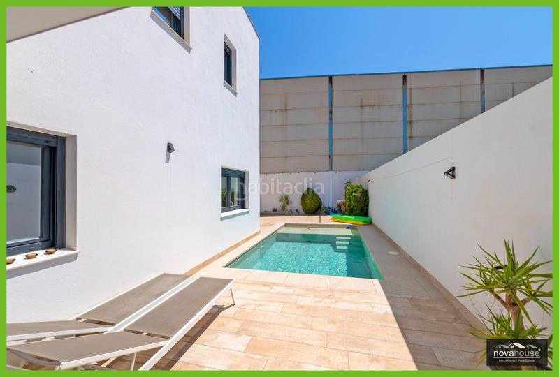 Foto 5f7653ee-b40e-45a5-8122-890263c23524. Chalet espectacular chalet independiente con piscina privada y gran parcela en Vélez - Málaga