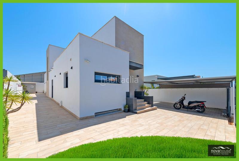Foto 766a7c4f-f960-4743-8272-f099284bc07c. Chalet espectacular chalet independiente con piscina privada y gran parcela en Vélez - Málaga