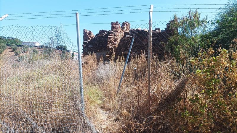 Foto 0e70ada6-f936-4b97-a4bd-ad64a03884ee. Finca rústica terreno con ruina cercana la playa en Benajarafe