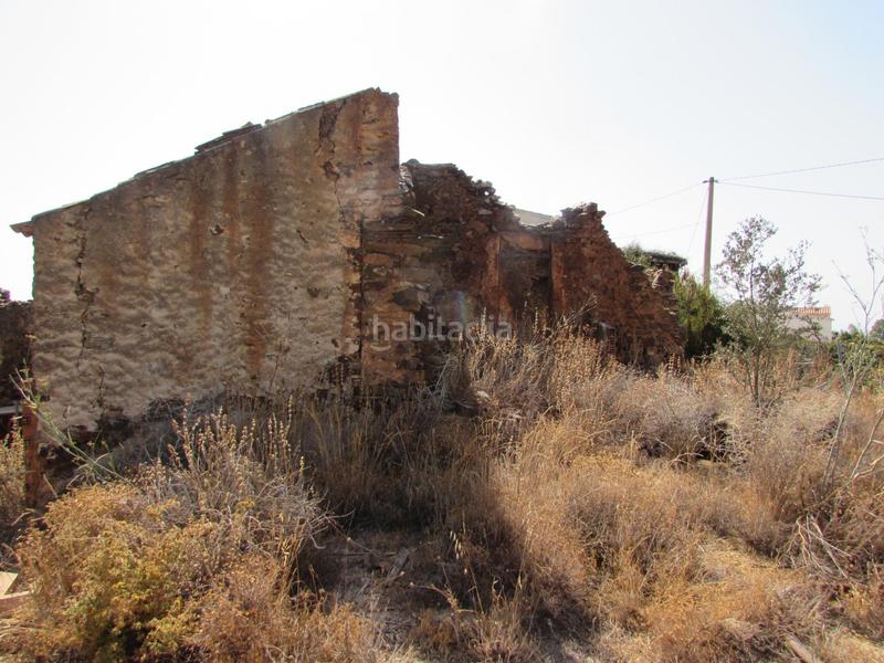 Foto d111f90a-4e4a-4162-b774-ae2fbc49ee38. Finca rústica terreno con ruina cercana la playa en Benajarafe