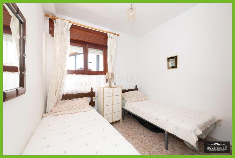 Foto 0af8b2fd-f855-416e-8728-ab82cf837453. Apartamento en calle violetas las 2 apartamento frente al mar con gran potencial en Torrox