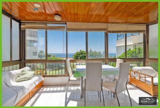 Apartament  Calle violetas las 2. Apartamento frente al mar con gran potencial