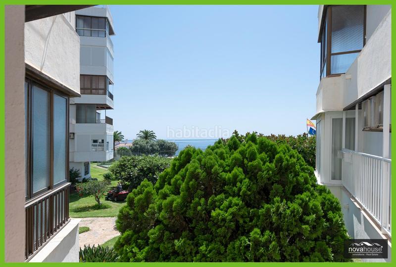 Foto cd7d55c5-dc71-4c4e-998d-a7eca3e04d12. Apartamento en calle violetas las 2 apartamento frente al mar con gran potencial en Torrox
