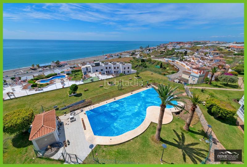 Foto e29d505d-7c9d-44be-bf73-63fcbcea6de0. Apartamento en calle violetas las 2 apartamento frente al mar con gran potencial en Torrox