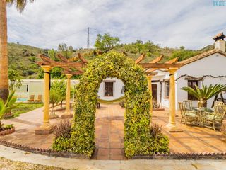 Casa a Ds poligono 10  195. Bonita casa de campo con 25.000 m2 de terreno en casabermeja!!!