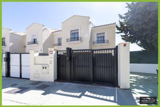 Reihenhaus  Calle colina la. Precioso adosado en esquina de 3 habitaciones dobles