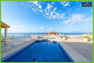 Chalet à Lo Cea. Exclusivo chalet unifamiliar con espectaculares vistas al mar