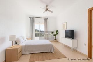 Pis  Calle pintor sánchez cotán. Amplio piso de 3 dormitorios con vistas al mar y la montaña en p