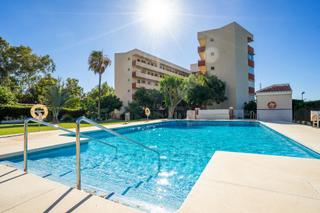 Appartement à Benajarafe. Encantador piso con vistas al mar y piscina salina  a pie de pla
