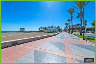 Xalet  Calle antonio moya fernandez. Magnifico chalet pareado en segunda linea de playa