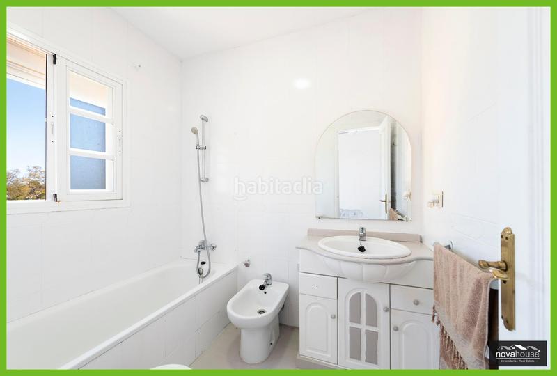 Foto 6234f4e2-d4e8-4ffd-beaf-8a89a7ea11ee. Casa a schiera con parcheggio piscina in Playa del Rincón Rincón de la Victoria