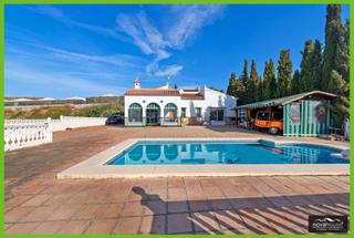 Maison  Fuente ariza. Espectacular casa con piscina y vistas panorámicas al mar en alg