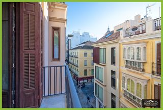 Flat  Calle cisneros. Magnifica vivienda señoral en el centro historico de malaga