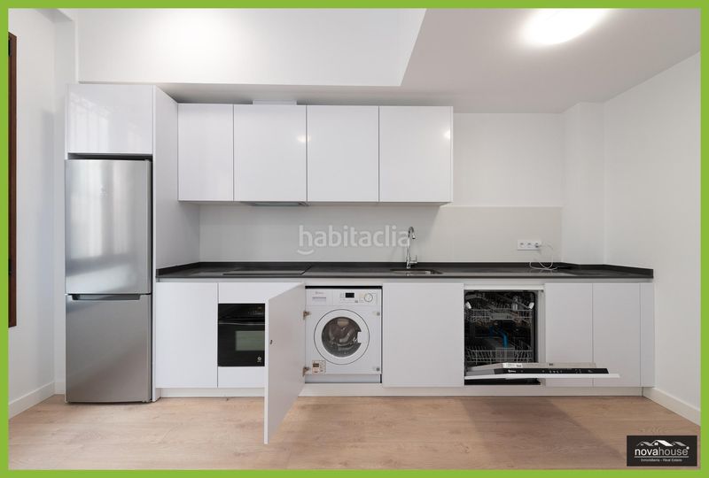 Foto b991c716-408d-40f0-8142-e34ae1a2c950. Pis amb aparcament a La Merced Málaga