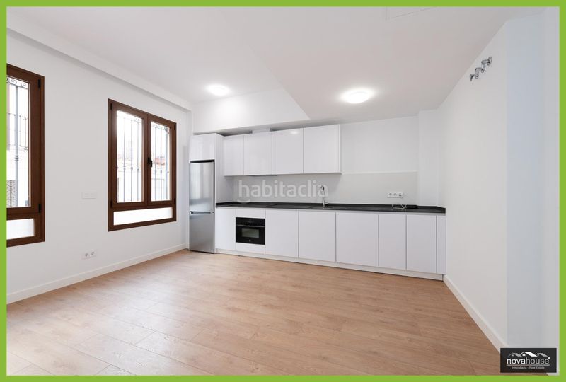 Foto defea770-8de3-4700-9b15-a618097fd4e9. Pis amb aparcament a La Merced Málaga